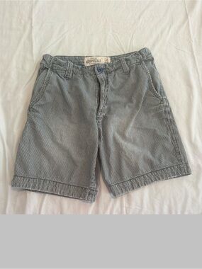 Men’s Aeropostale denim pinstriped shorts
Size 32  n16
